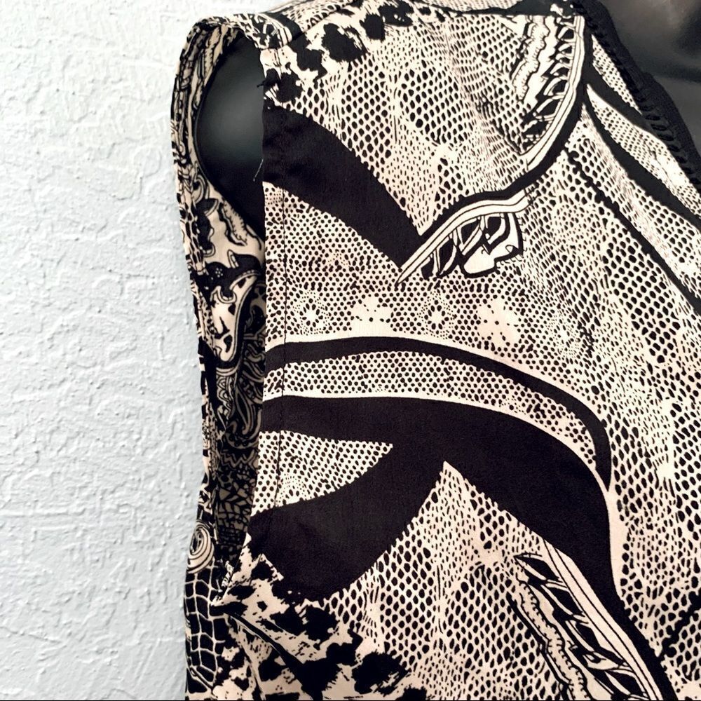 ANGL Black & Cream Abstract Pribt Surplice Short Romper Size Small - Picture 10 of 15